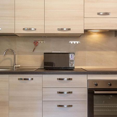 San Donato Fiere Essential Apartment W/Parking Bologna Exterior foto