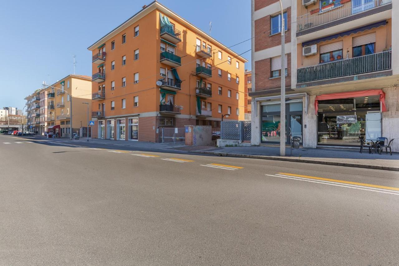 San Donato Fiere Essential Apartment W/Parking Bologna Exterior foto